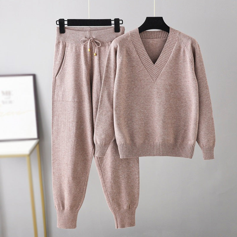 Leda™ - Comfortable Two-Piece Set: Joggers and V-Neck Sweater